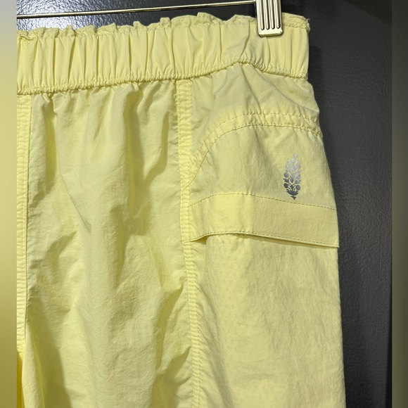 🦋FREE PEOPLE Movement In The Wild Shorts Light Yellow size-Small - Picture 6 of 8